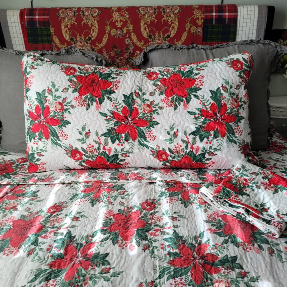 Reversible 3pc king/Queen comforter Poinsettias Holidays comforter set